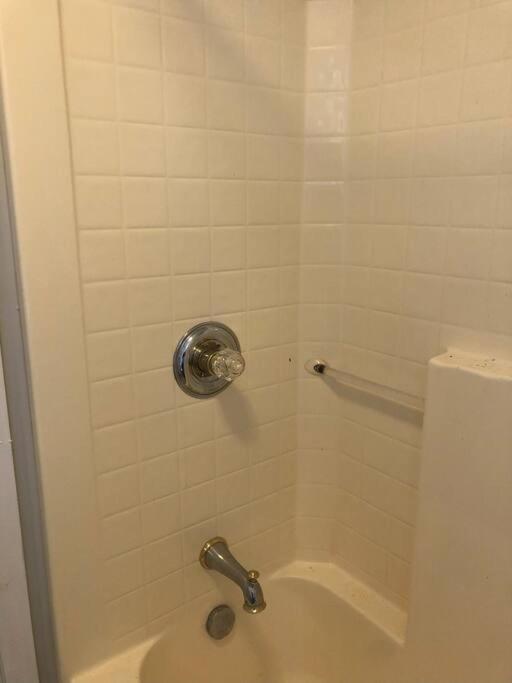 Private 2-Bedroom With Free Parking And Direct Bus To Nyc Manhattan Only 2 Blocks Away Linden Exterior foto